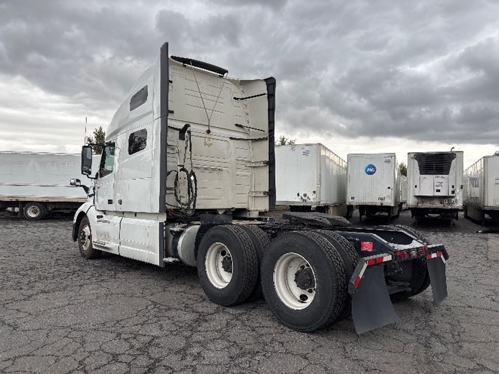 Sleeper Tractor-Heavy Duty Tractors-Volvo-2022-VNL64760-West Valley City-UT-522,922\n\t\tmiles-$ 77,750 - Image 5