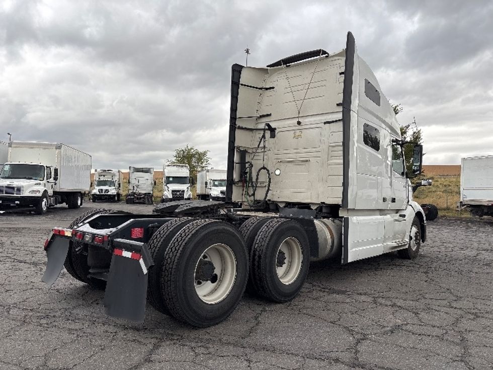 Sleeper Tractor-Heavy Duty Tractors-Volvo-2022-VNL64760-West Valley City-UT-522,922\n\t\tmiles-$ 77,750 - Image 7
