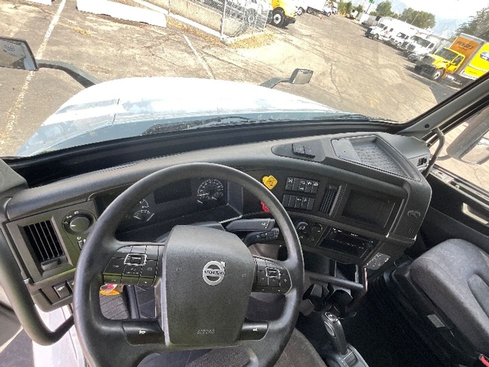 Sleeper Tractor-Heavy Duty Tractors-Volvo-2022-VNL64760-West Valley City-UT-550,879\n\t\tmiles-$ 73,250 - Image 11