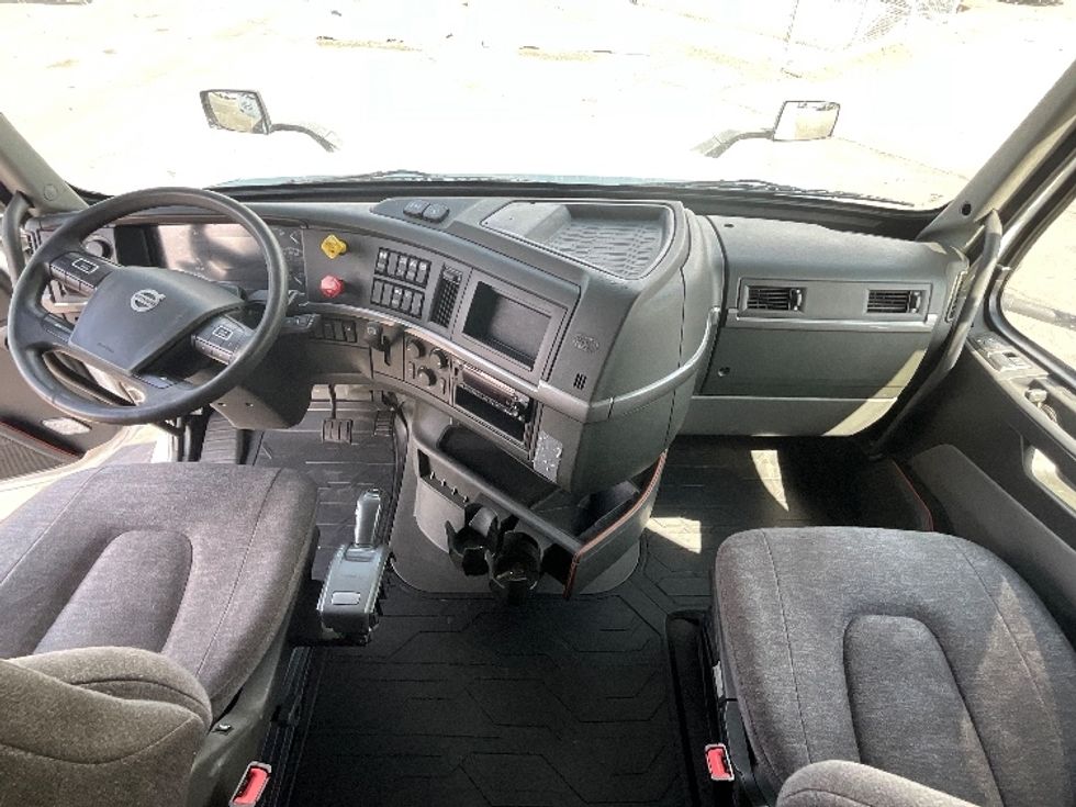 Sleeper Tractor-Heavy Duty Tractors-Volvo-2022-VNL64760-West Valley City-UT-550,879\n\t\tmiles-$ 73,250 - Image 12