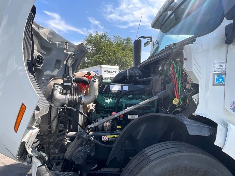 Sleeper Tractor-Heavy Duty Tractors-Volvo-2022-VNL64760-West Valley City-UT-550,879\n\t\tmiles-$ 73,250 - Image 21