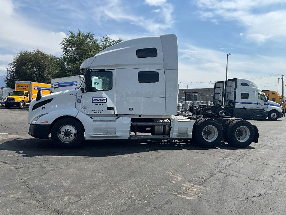 Sleeper Tractor-Heavy Duty Tractors-Volvo-2022-VNL64760-West Valley City-UT-550,879\n\t\tmiles-$ 73,250 - Image 4