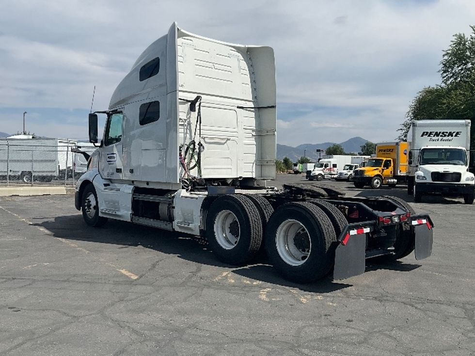 Sleeper Tractor-Heavy Duty Tractors-Volvo-2022-VNL64760-West Valley City-UT-550,879\n\t\tmiles-$ 73,250 - Image 5