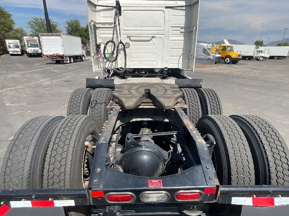Sleeper Tractor-Heavy Duty Tractors-Volvo-2022-VNL64760-West Valley City-UT-550,879\n\t\tmiles-$ 73,250 - Image 6