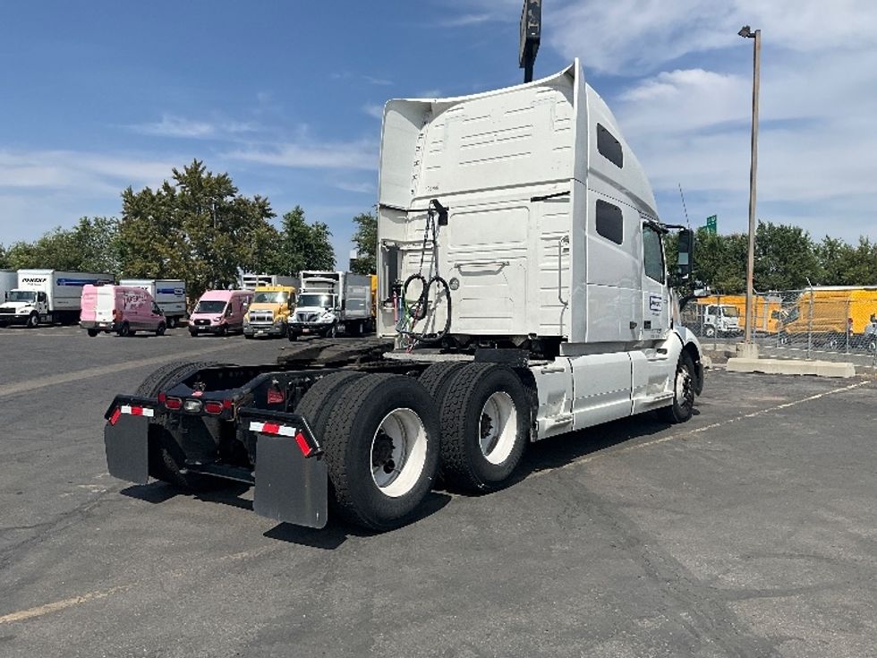 Sleeper Tractor-Heavy Duty Tractors-Volvo-2022-VNL64760-West Valley City-UT-550,879\n\t\tmiles-$ 73,250 - Image 7