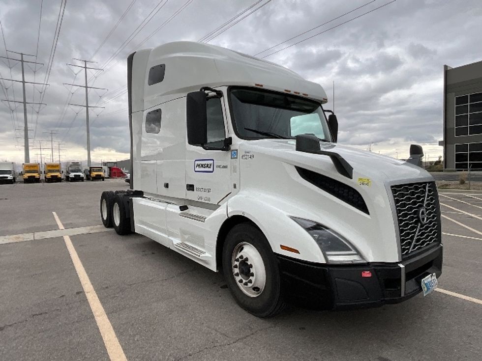 Sleeper Tractor-Heavy Duty Tractors-Volvo-2022-VNL64760-West Valley City-UT-551,867\n\t\tmiles-$ 71,250 - Image 1