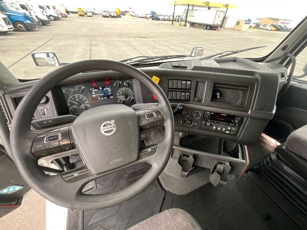 Sleeper Tractor-Heavy Duty Tractors-Volvo-2022-VNL64760-West Valley City-UT-551,867\n\t\tmiles-$ 71,250 - Image 11