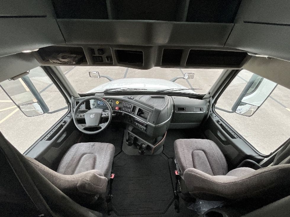 Sleeper Tractor-Heavy Duty Tractors-Volvo-2022-VNL64760-West Valley City-UT-551,867\n\t\tmiles-$ 71,250 - Image 12