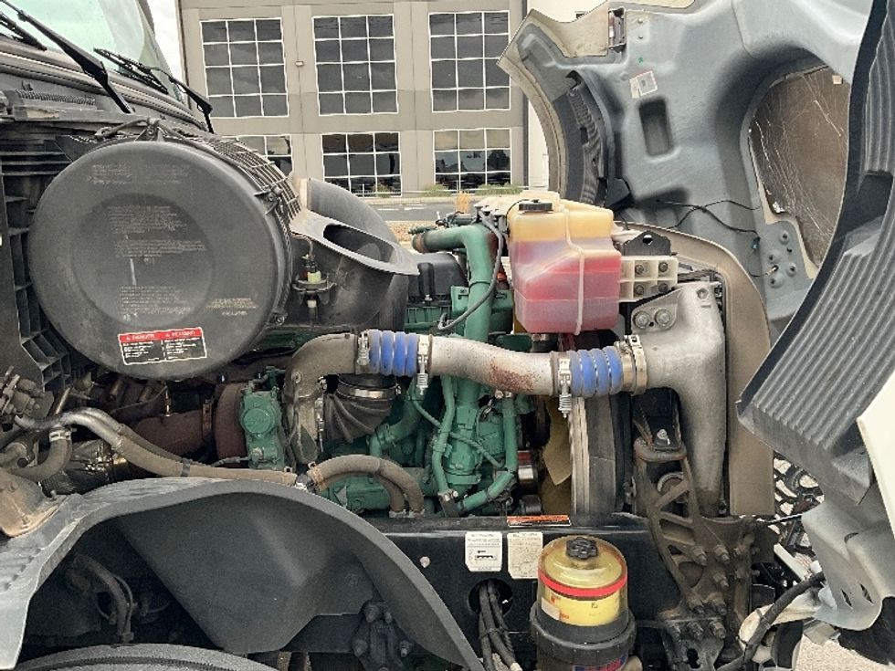 Sleeper Tractor-Heavy Duty Tractors-Volvo-2022-VNL64760-West Valley City-UT-551,867\n\t\tmiles-$ 71,250 - Image 20