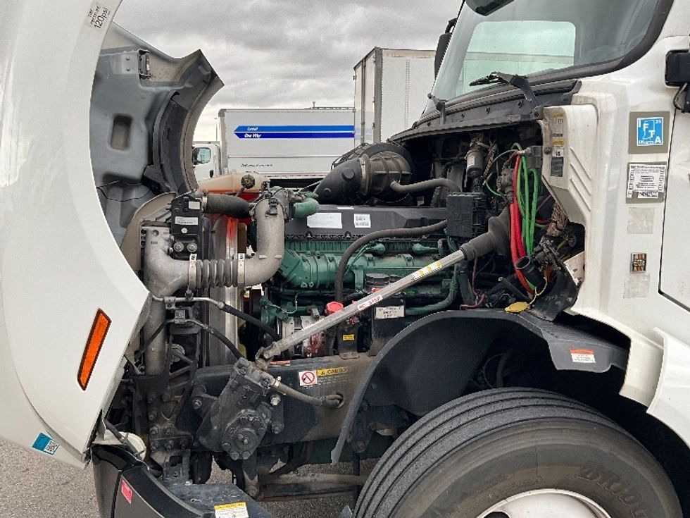 Sleeper Tractor-Heavy Duty Tractors-Volvo-2022-VNL64760-West Valley City-UT-551,867\n\t\tmiles-$ 71,250 - Image 21