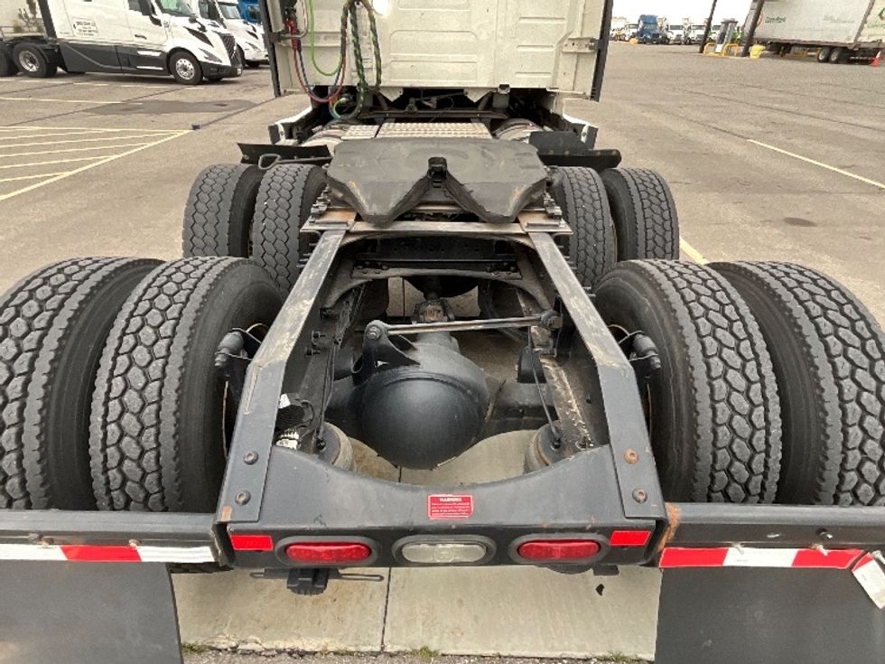 Sleeper Tractor-Heavy Duty Tractors-Volvo-2022-VNL64760-West Valley City-UT-551,867\n\t\tmiles-$ 71,250 - Image 6