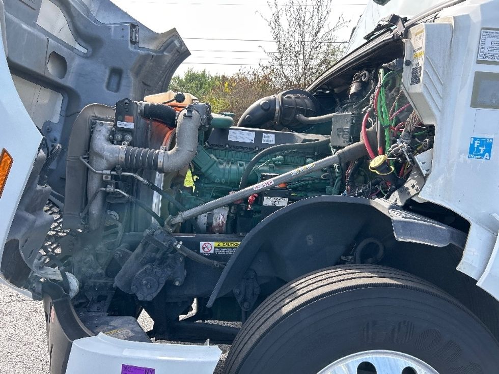 Sleeper Tractor-Heavy Duty Tractors-Volvo-2022-VNL64760-White Deer-PA-427,273\n\t\tmiles-$ 78,250 - Image 21