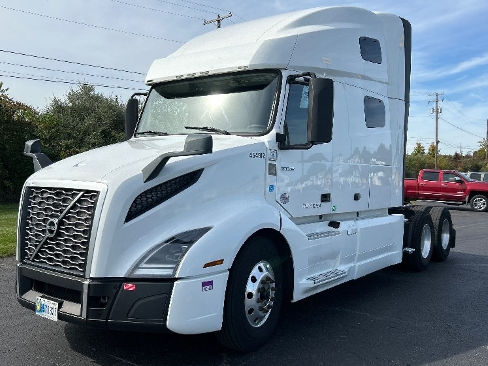 2022 Volvo Truck VNL photo 3