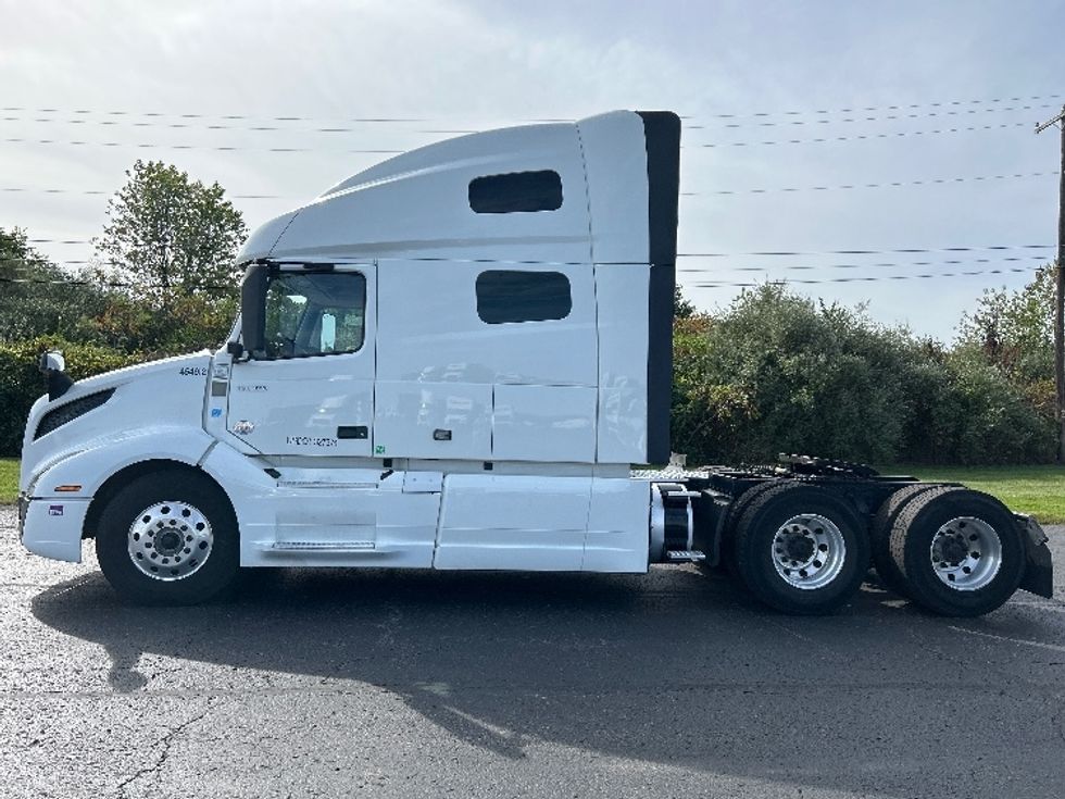 2022 Volvo Truck VNL photo 4