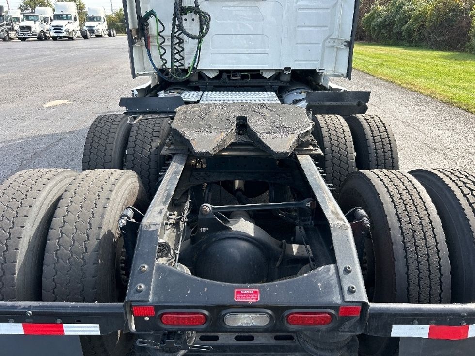 Sleeper Tractor-Heavy Duty Tractors-Volvo-2022-VNL64760-White Deer-PA-427,273\n\t\tmiles-$ 78,250 - Image 6