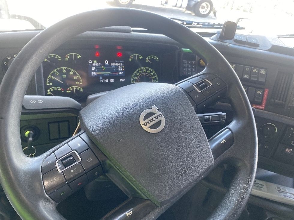 Sleeper Tractor-Heavy Duty Tractors-Volvo-2022-VNL64760-Winter Haven-FL-552,303\n\t\tmiles-$ 70,250 - Image 11