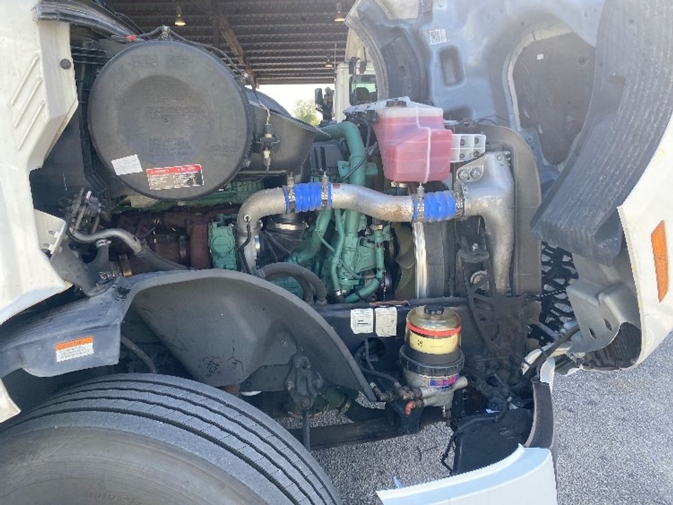 Sleeper Tractor-Heavy Duty Tractors-Volvo-2022-VNL64760-Winter Haven-FL-552,303\n\t\tmiles-$ 70,250 - Image 20