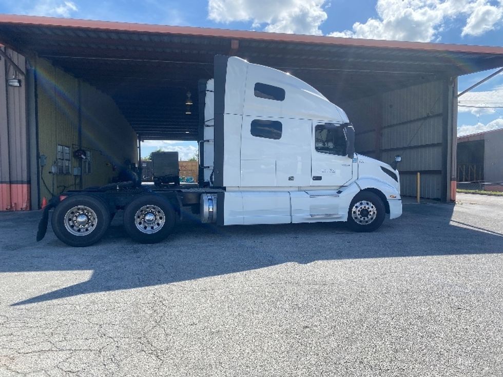 Sleeper Tractor-Heavy Duty Tractors-Volvo-2022-VNL64760-Winter Haven-FL-552,303\n\t\tmiles-$ 70,250 - Image 8