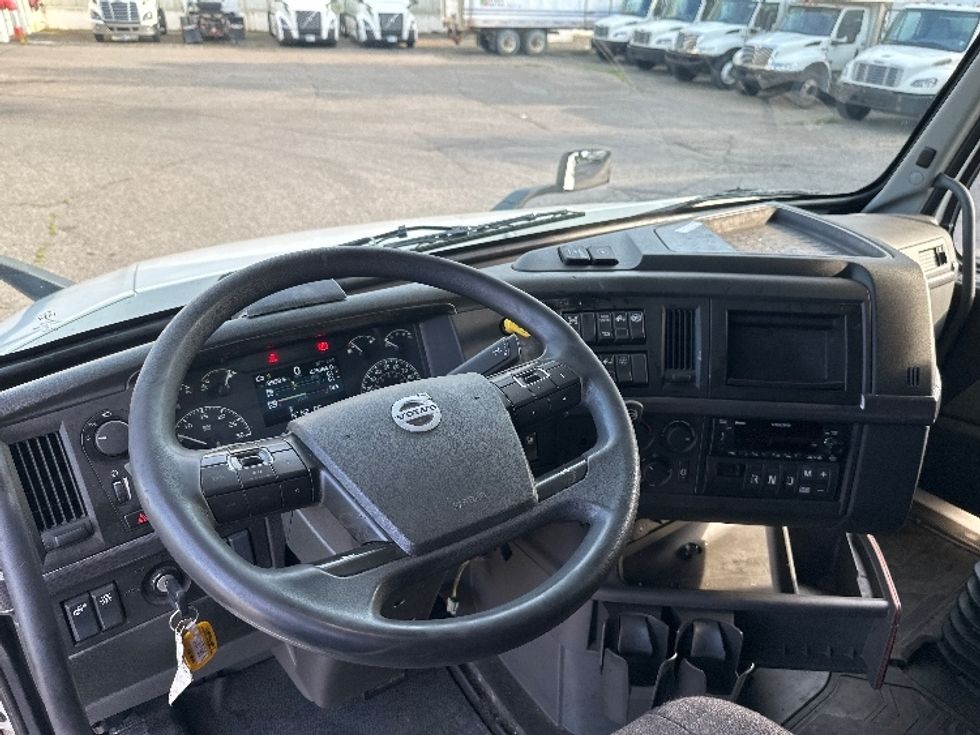 Sleeper Tractor-Heavy Duty Tractors-Volvo-2022-VNL64760-Wixom-MI-475,184\n\t\tmiles-$ 77,000 - Image 11