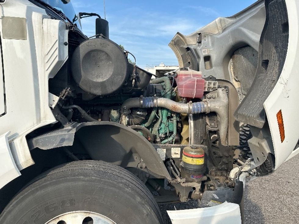 Sleeper Tractor-Heavy Duty Tractors-Volvo-2022-VNL64760-Wixom-MI-475,184\n\t\tmiles-$ 77,000 - Image 20