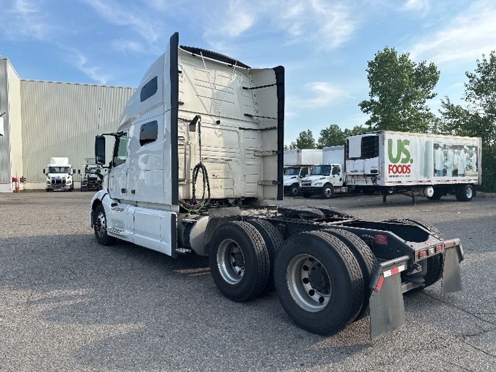 Sleeper Tractor-Heavy Duty Tractors-Volvo-2022-VNL64760-Wixom-MI-475,184\n\t\tmiles-$ 77,000 - Image 5