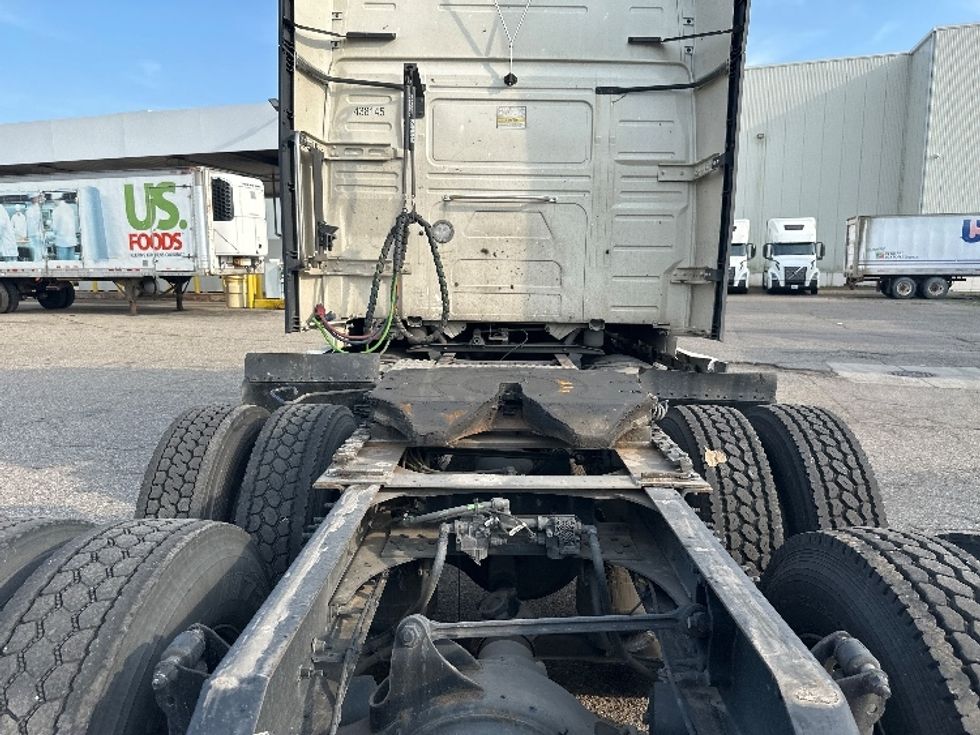 Sleeper Tractor-Heavy Duty Tractors-Volvo-2022-VNL64760-Wixom-MI-475,184\n\t\tmiles-$ 77,000 - Image 6