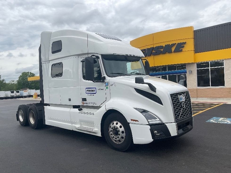 Sleeper Tractor-Heavy Duty Tractors-Volvo-2022-VNL64860-Akron-OH-363,454\n\t\tmiles-$ 91,500 - Image 1