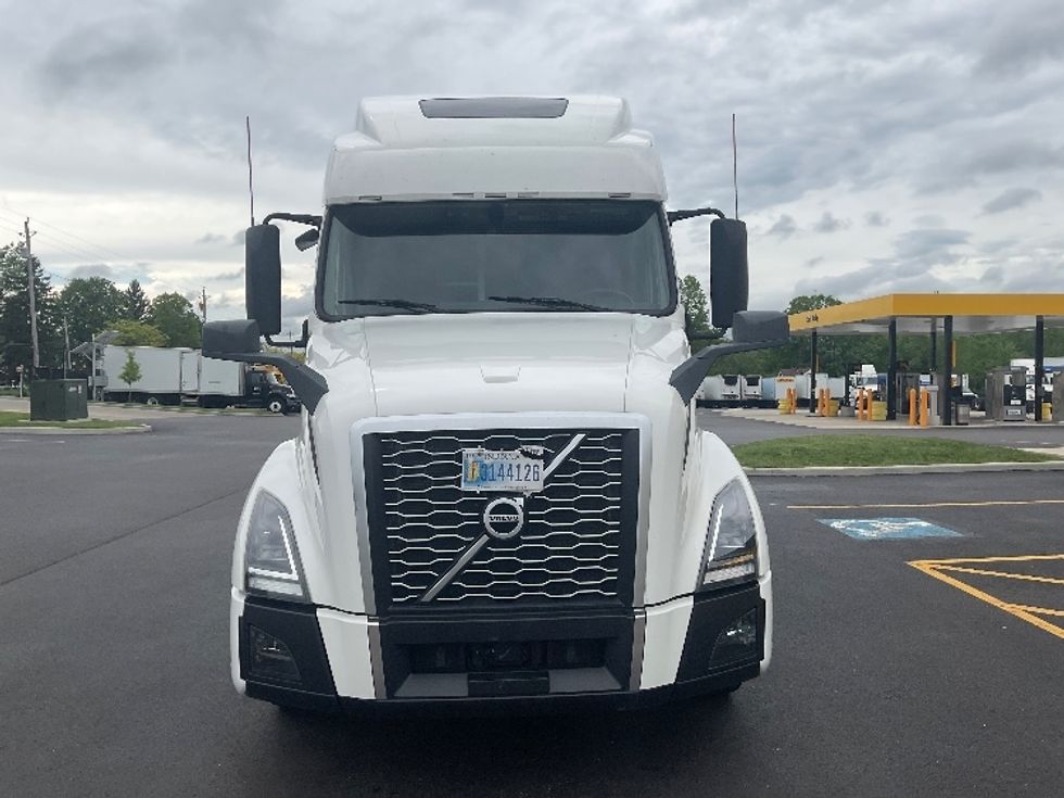 Sleeper Tractor-Heavy Duty Tractors-Volvo-2022-VNL64860-Akron-OH-363,454\n\t\tmiles-$ 91,500 - Image 2