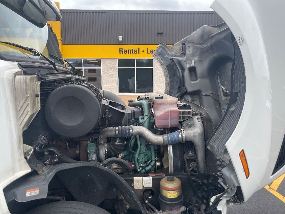 Sleeper Tractor-Heavy Duty Tractors-Volvo-2022-VNL64860-Akron-OH-363,454\n\t\tmiles-$ 91,500 - Image 20