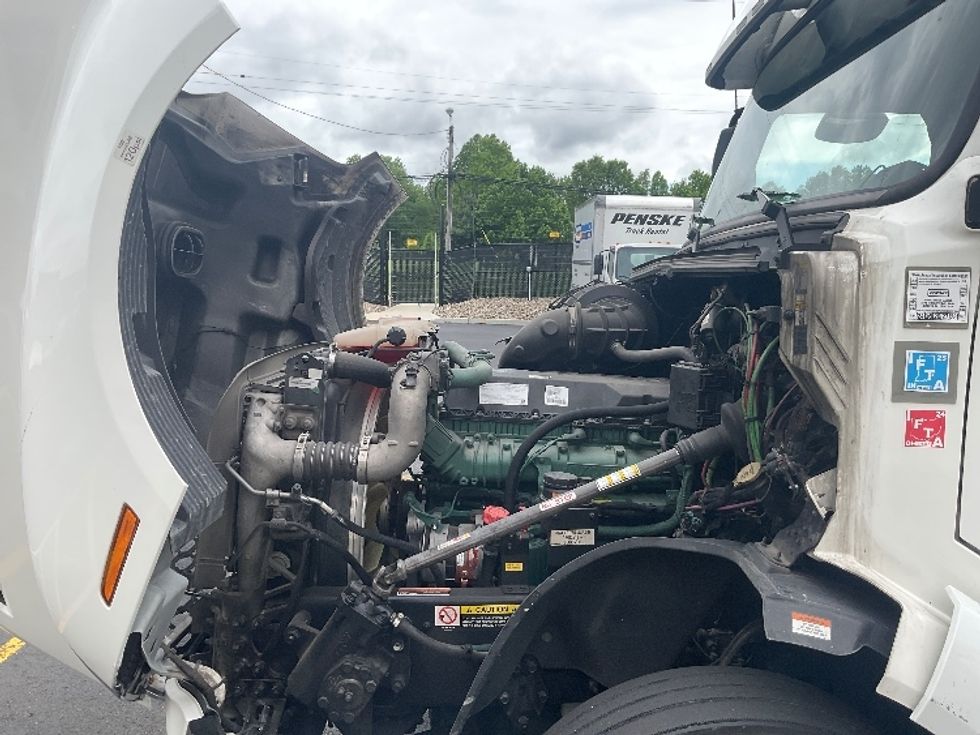 Sleeper Tractor-Heavy Duty Tractors-Volvo-2022-VNL64860-Akron-OH-363,454\n\t\tmiles-$ 91,500 - Image 21