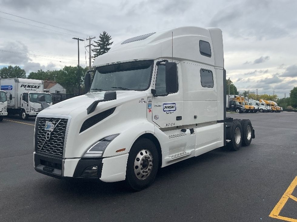 Sleeper Tractor-Heavy Duty Tractors-Volvo-2022-VNL64860-Akron-OH-363,454\n\t\tmiles-$ 91,500 - Image 3
