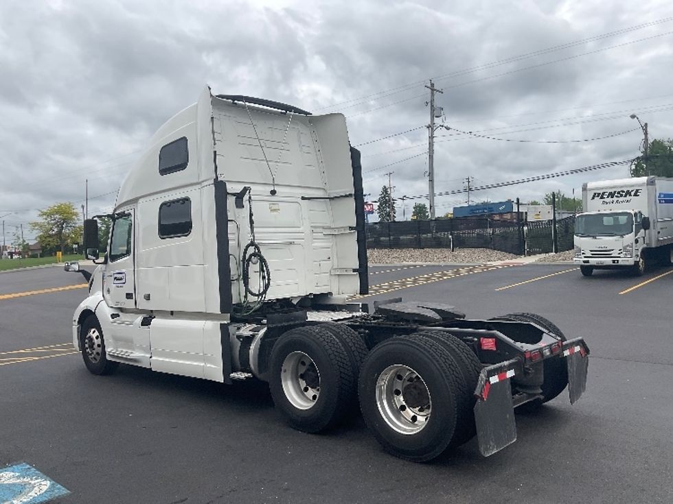 Sleeper Tractor-Heavy Duty Tractors-Volvo-2022-VNL64860-Akron-OH-363,454\n\t\tmiles-$ 91,500 - Image 5