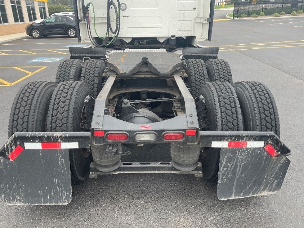 Sleeper Tractor-Heavy Duty Tractors-Volvo-2022-VNL64860-Akron-OH-363,454\n\t\tmiles-$ 91,500 - Image 6