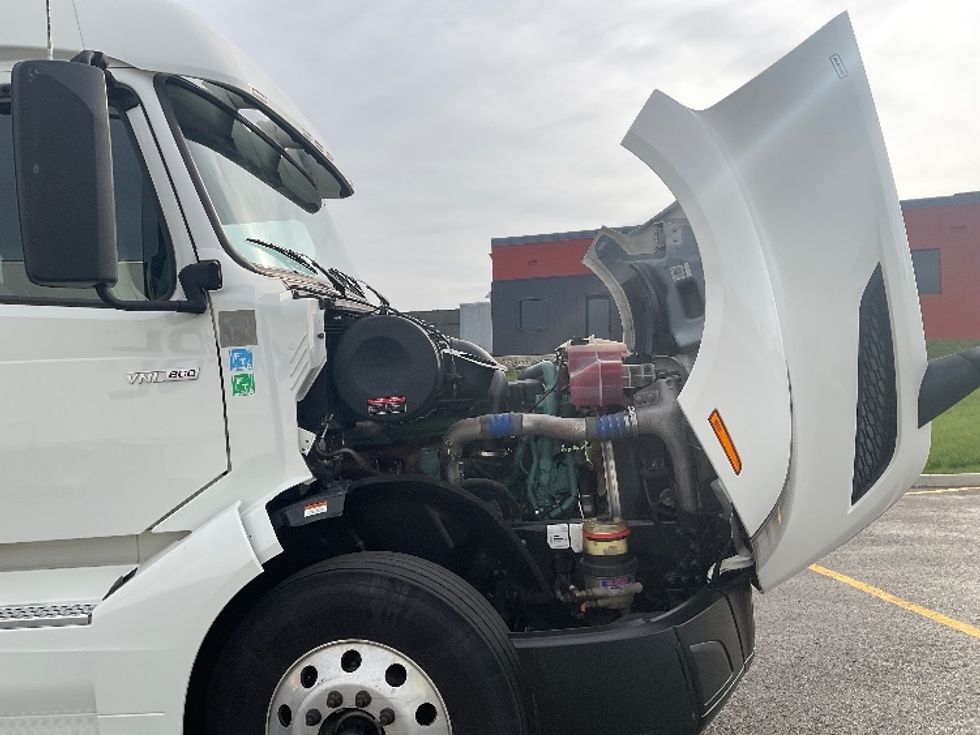 Sleeper Tractor-Heavy Duty Tractors-Volvo-2022-VNL64860-Akron-OH-476,890\n\t\tmiles-$ 77,250 - Image 20