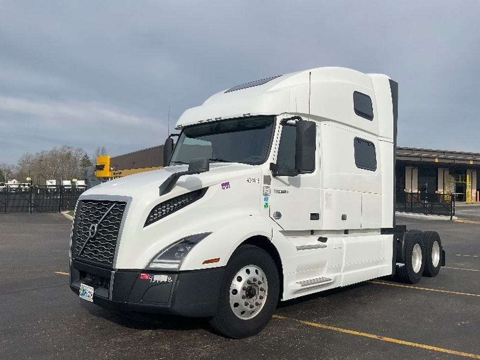 Sleeper Tractor-Heavy Duty Tractors-Volvo-2022-VNL64860-Akron-OH-476,890\n\t\tmiles-$ 77,250 - Image 3