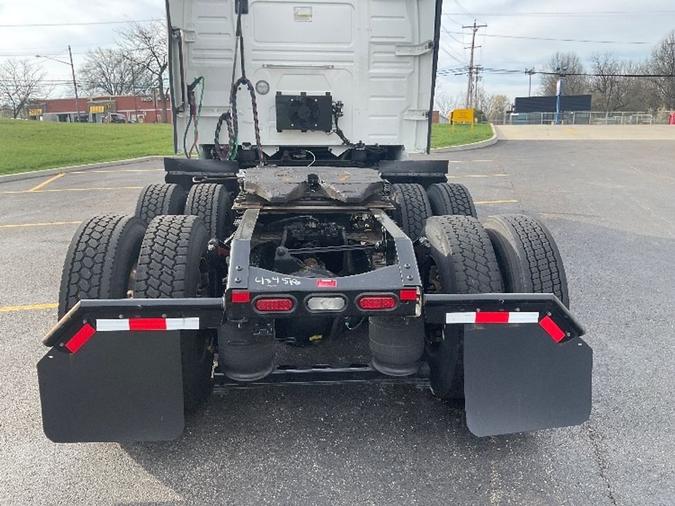 Sleeper Tractor-Heavy Duty Tractors-Volvo-2022-VNL64860-Akron-OH-476,890\n\t\tmiles-$ 77,250 - Image 6