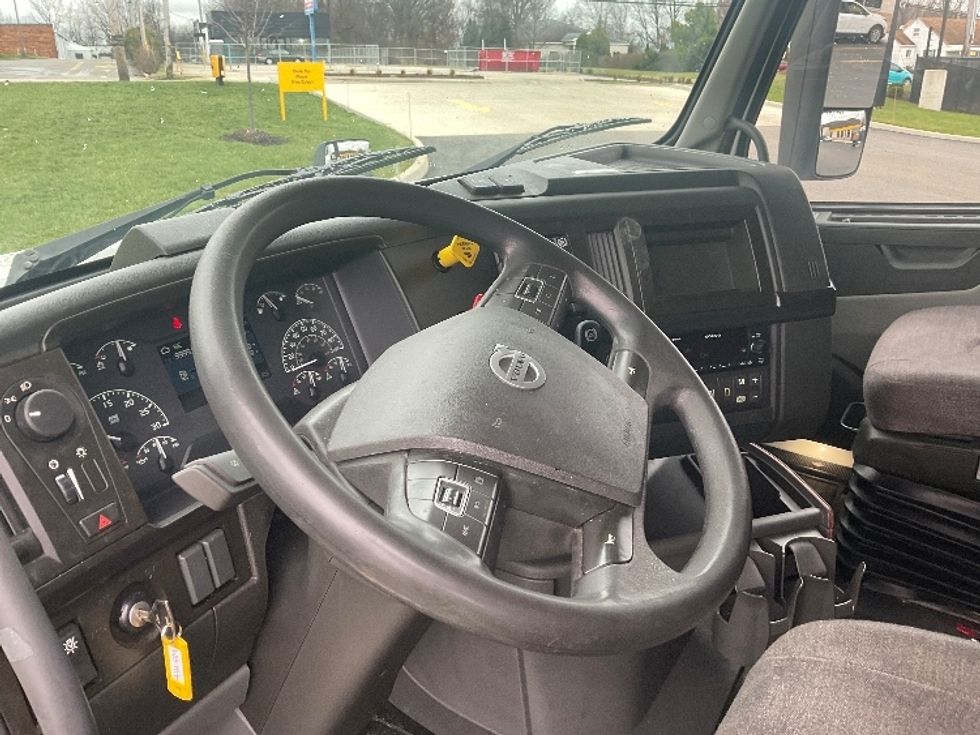 Sleeper Tractor-Heavy Duty Tractors-Volvo-2022-VNL64860-Akron-OH-490,474\n\t\tmiles-$ 75,000 - Image 10