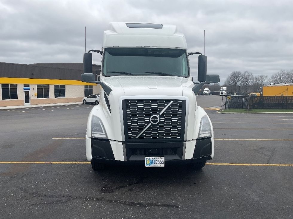 Sleeper Tractor-Heavy Duty Tractors-Volvo-2022-VNL64860-Akron-OH-490,474\n\t\tmiles-$ 75,000 - Image 2
