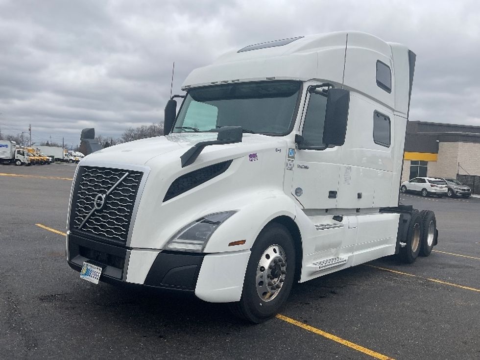 Sleeper Tractor-Heavy Duty Tractors-Volvo-2022-VNL64860-Akron-OH-490,474\n\t\tmiles-$ 75,000 - Image 3