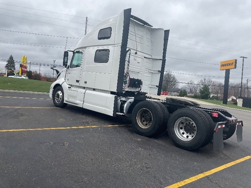 Sleeper Tractor-Heavy Duty Tractors-Volvo-2022-VNL64860-Akron-OH-490,474\n\t\tmiles-$ 75,000 - Image 5