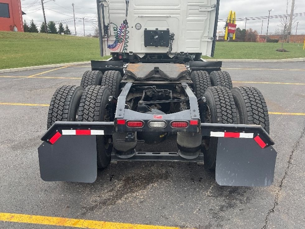Sleeper Tractor-Heavy Duty Tractors-Volvo-2022-VNL64860-Akron-OH-490,474\n\t\tmiles-$ 75,000 - Image 6