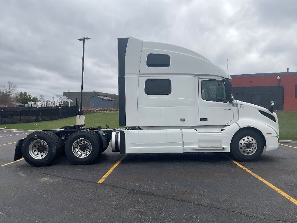 Sleeper Tractor-Heavy Duty Tractors-Volvo-2022-VNL64860-Akron-OH-490,474\n\t\tmiles-$ 75,000 - Image 8