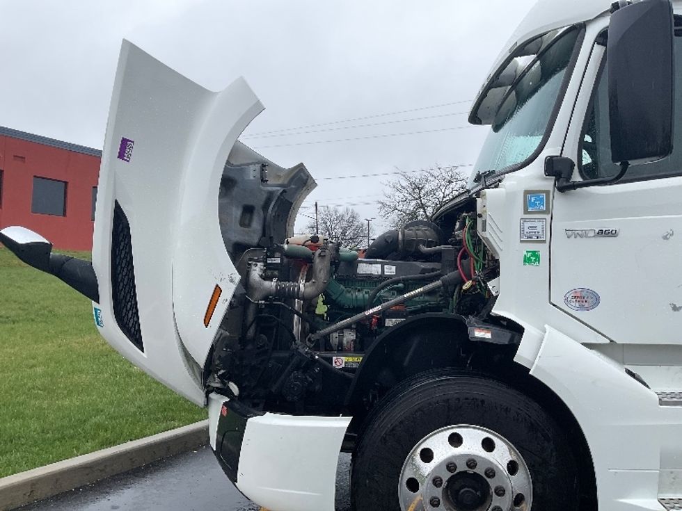 Sleeper Tractor-Heavy Duty Tractors-Volvo-2022-VNL64860-Akron-OH-498,163\n\t\tmiles-$ 75,250 - Image 21