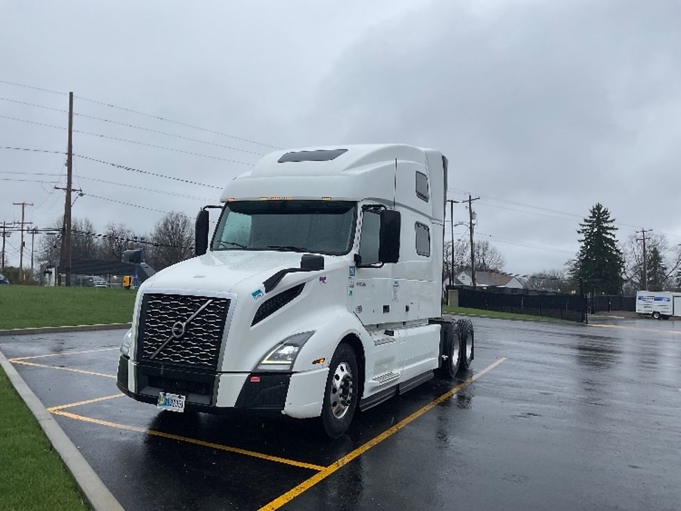 Sleeper Tractor-Heavy Duty Tractors-Volvo-2022-VNL64860-Akron-OH-498,163\n\t\tmiles-$ 75,250 - Image 3
