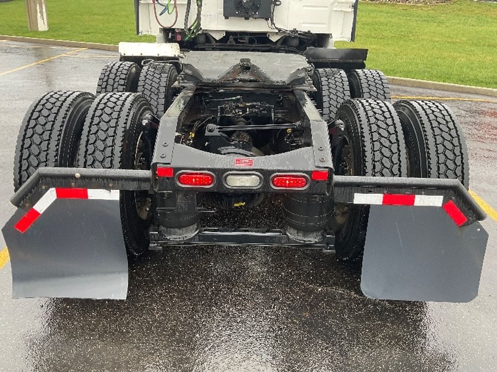 Sleeper Tractor-Heavy Duty Tractors-Volvo-2022-VNL64860-Akron-OH-498,163\n\t\tmiles-$ 75,250 - Image 6