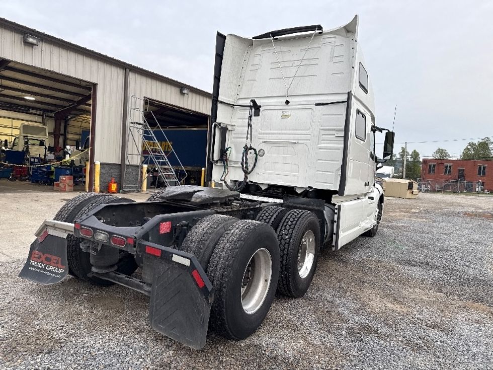 Sleeper Tractor-Heavy Duty Tractors-Volvo-2022-VNL64860-Akron-OH-501,272\n\t\tmiles-$ 85,250 - Image 7