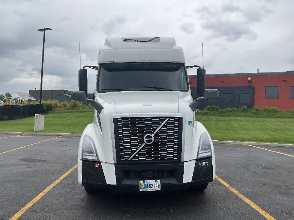 Sleeper Tractor-Heavy Duty Tractors-Volvo-2022-VNL64860-Akron-OH-539,792\n\t\tmiles-$ 75,000 - Image 2
