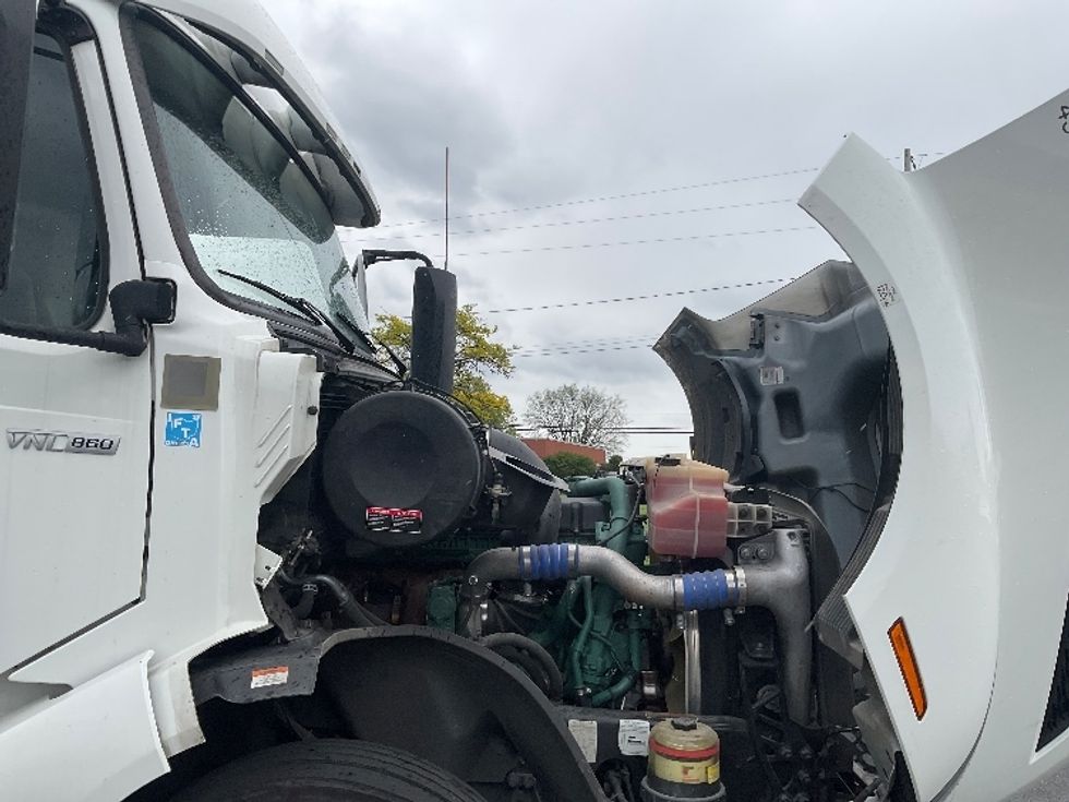 Sleeper Tractor-Heavy Duty Tractors-Volvo-2022-VNL64860-Akron-OH-539,792\n\t\tmiles-$ 75,000 - Image 20