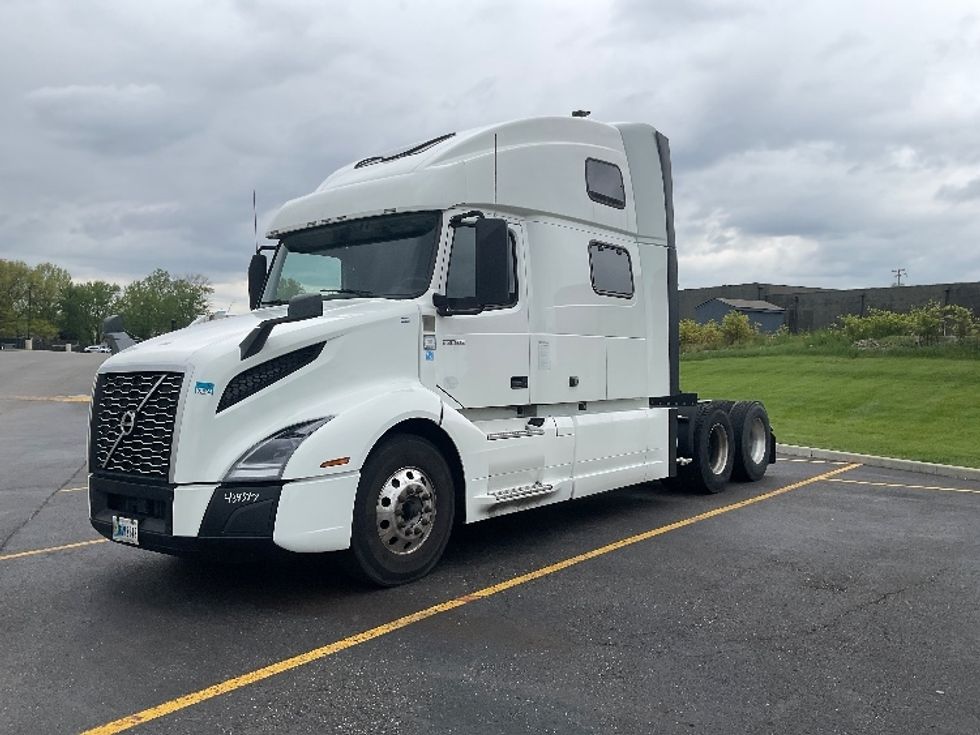 Sleeper Tractor-Heavy Duty Tractors-Volvo-2022-VNL64860-Akron-OH-539,792\n\t\tmiles-$ 75,000 - Image 3