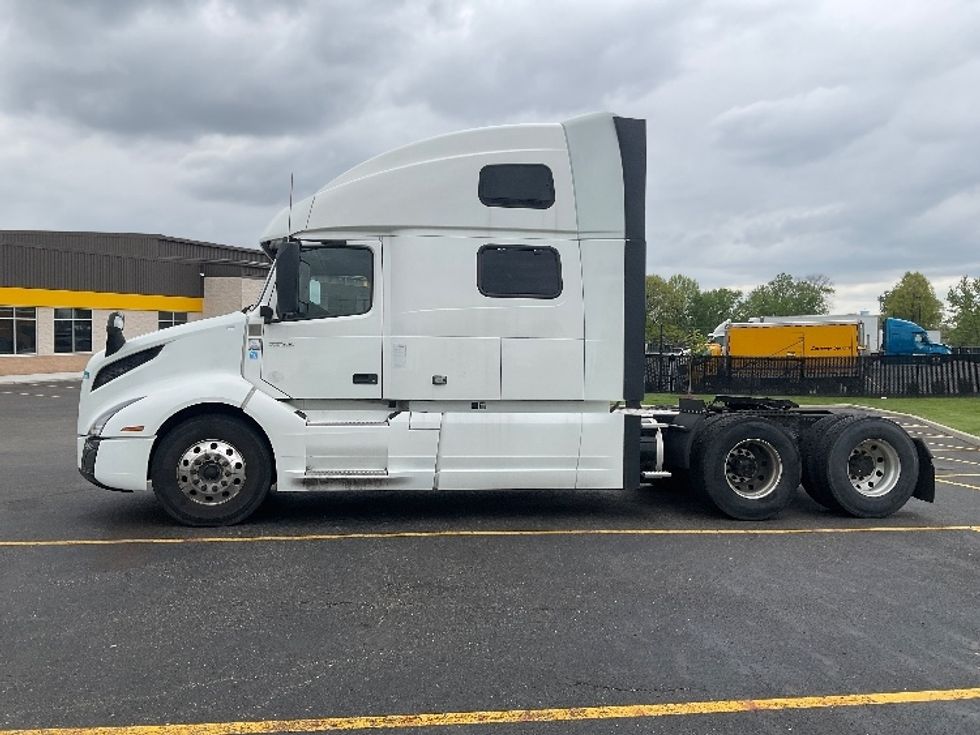 Sleeper Tractor-Heavy Duty Tractors-Volvo-2022-VNL64860-Akron-OH-539,792\n\t\tmiles-$ 75,000 - Image 4